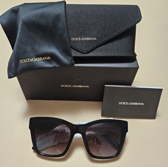 Dolce & Gabbana Oversized Sunglasses - Picture 2 of 10